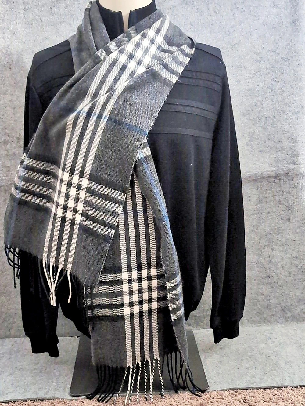 CASHMÊT Plaid Acrylic Scarf in Black & Gray Like New